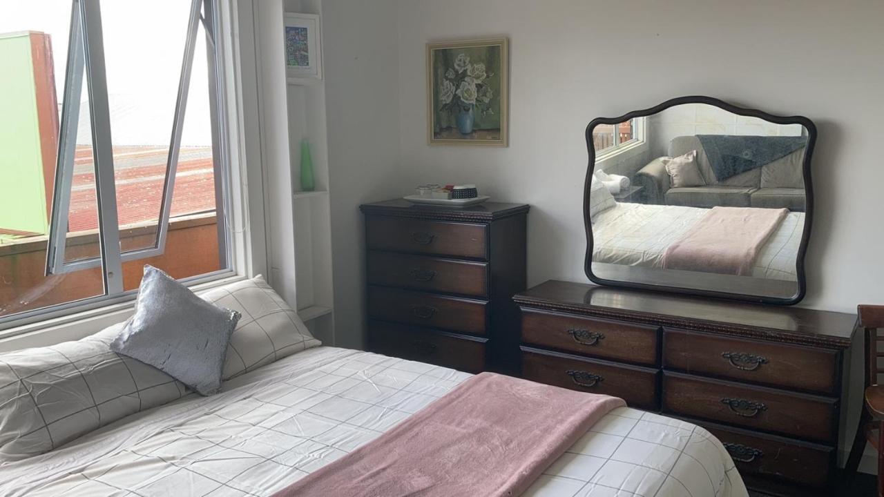 Downtown Backpackers & Accommodation Нельсон Экстерьер фото